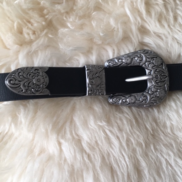 Black faux leather silver buckle belt - Picture 2 of 2